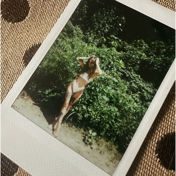 White cheeky bandeau bikini - Picture 2 of 5
